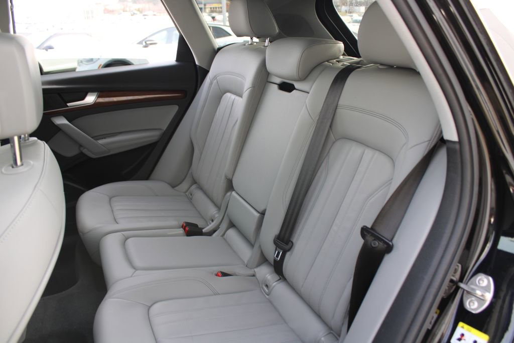 Used 2022 Audi Q5 2.0T Premium Plus w/ Premium Plus Package AWD/4WD image 23