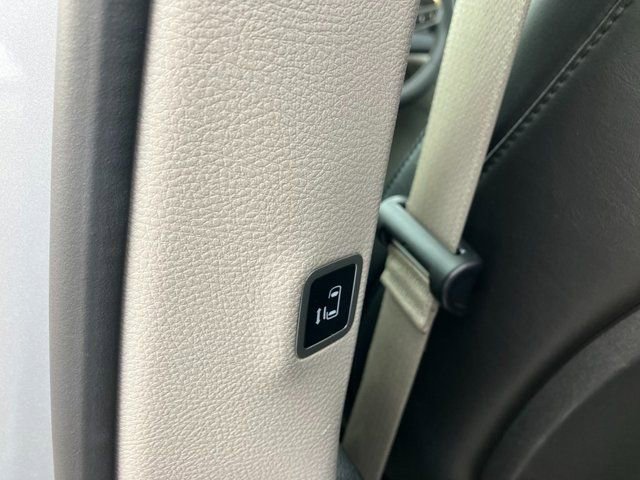 Used 2024 Chrysler Pacifica Touring-L image 20