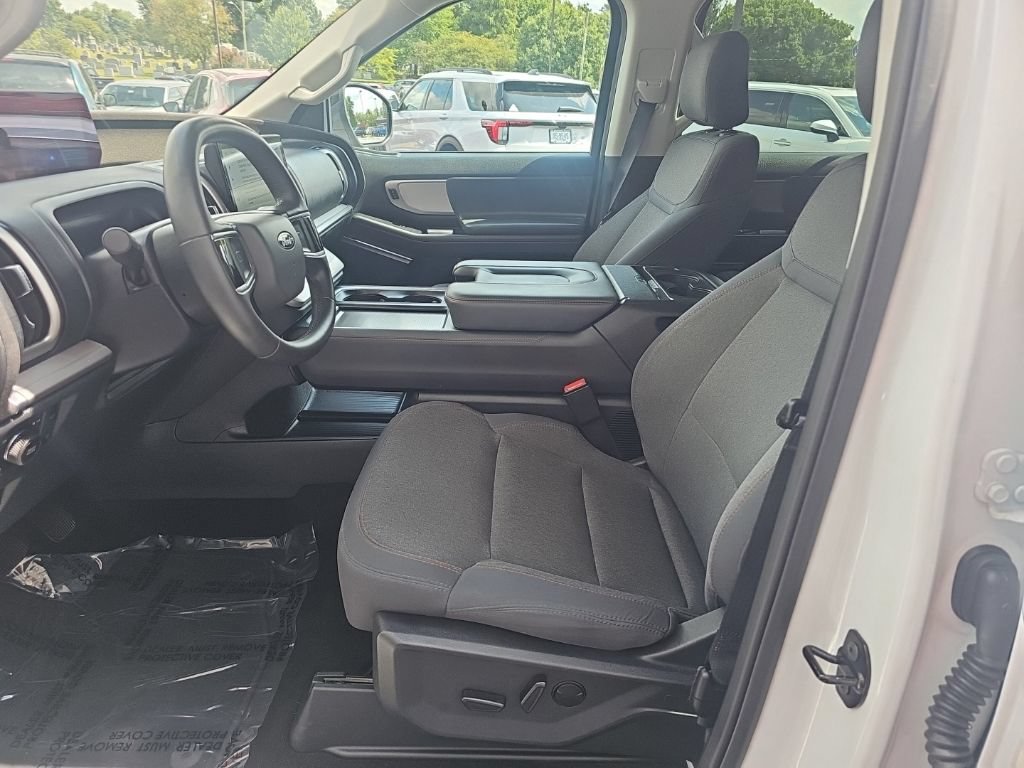 Used 2025 Ford Expedition Max Active AWD/4WD image 9