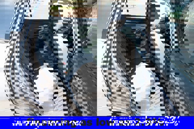 New 2025 Volkswagen Tiguan SE image 40