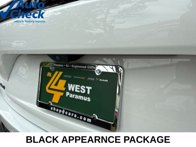 Used 2023 Jeep Grand Cherokee Limited w/ Black Appearance Package AWD/4WD image 15