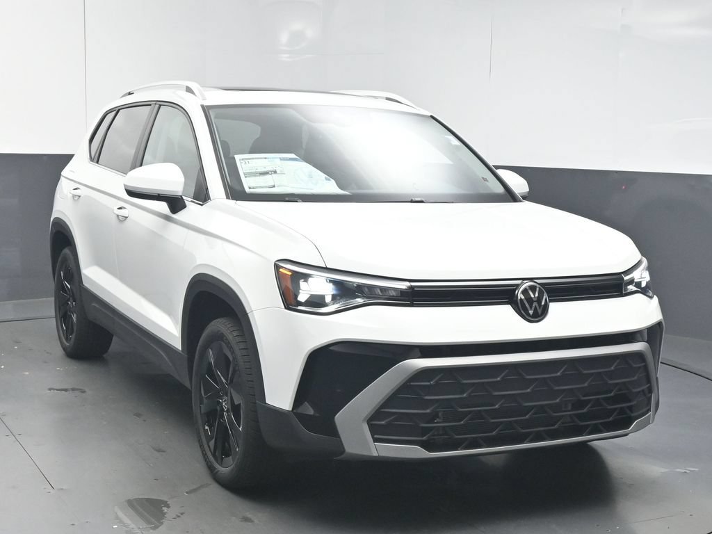New 2026 Volkswagen Taos SE FWD image 2