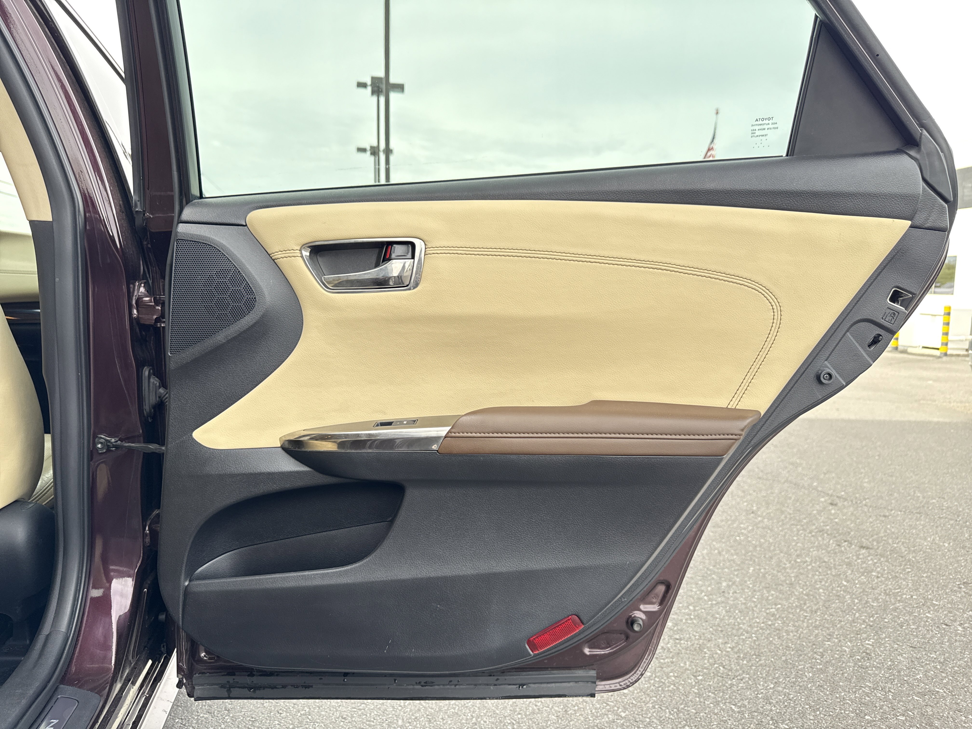 Used 2013 Toyota Avalon Limited image 36