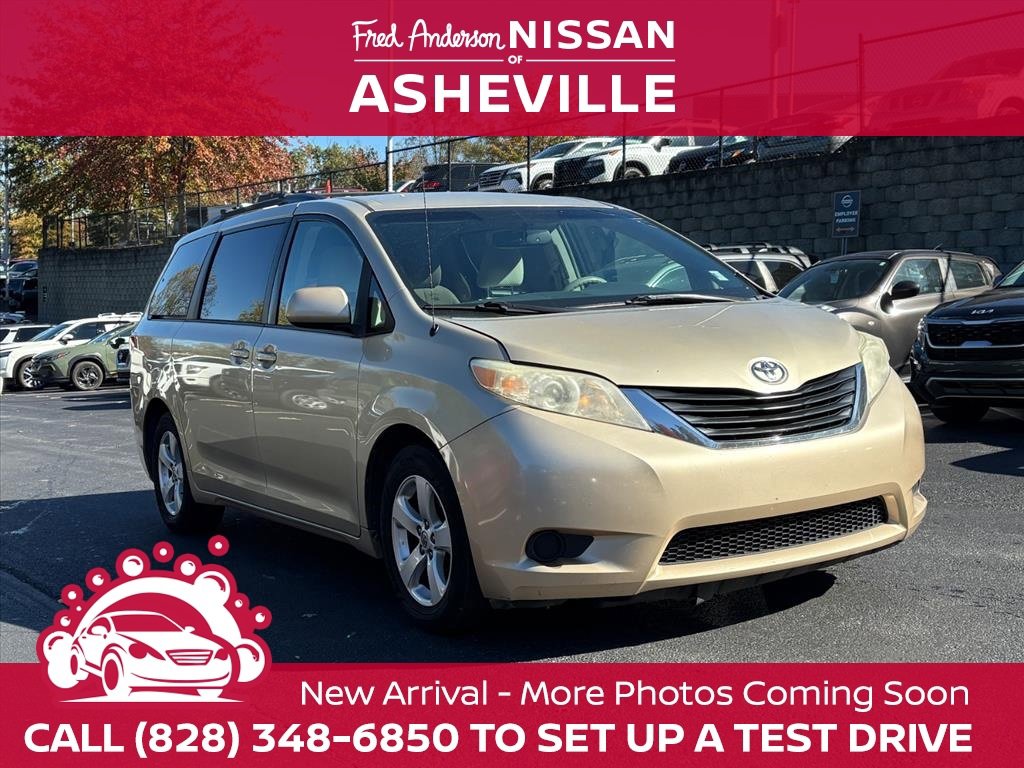 Used 2014 Toyota Sienna LE