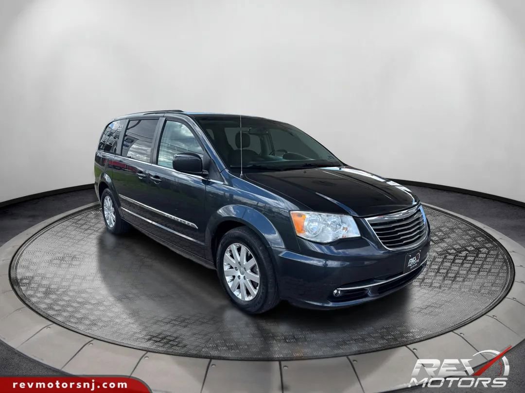 Used 2014 Chrysler Town & Country Touring image 7