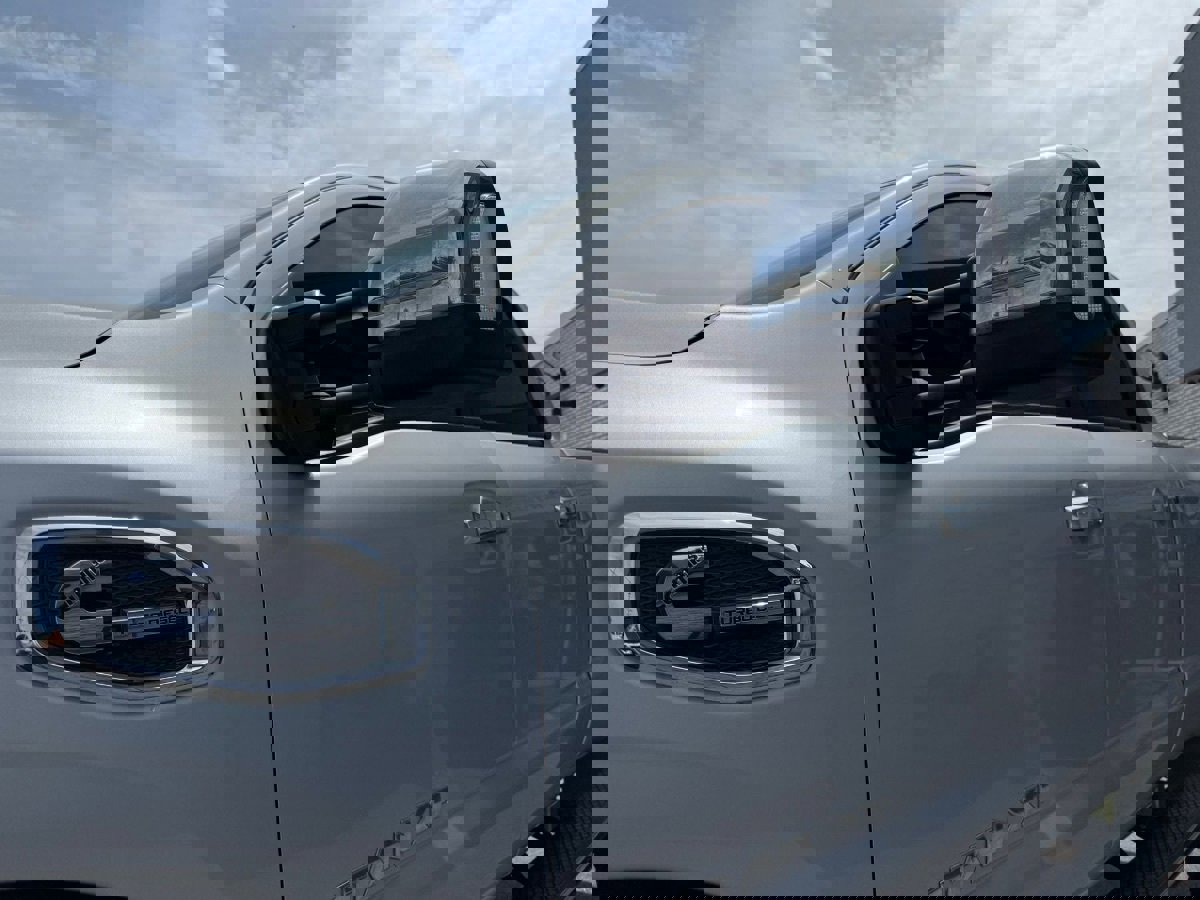 Used 2017 Nissan Titan SL image 20