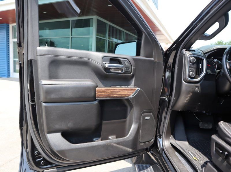 Used 2019 Chevrolet Silverado 1500 High Country w/ Technology Package image 16