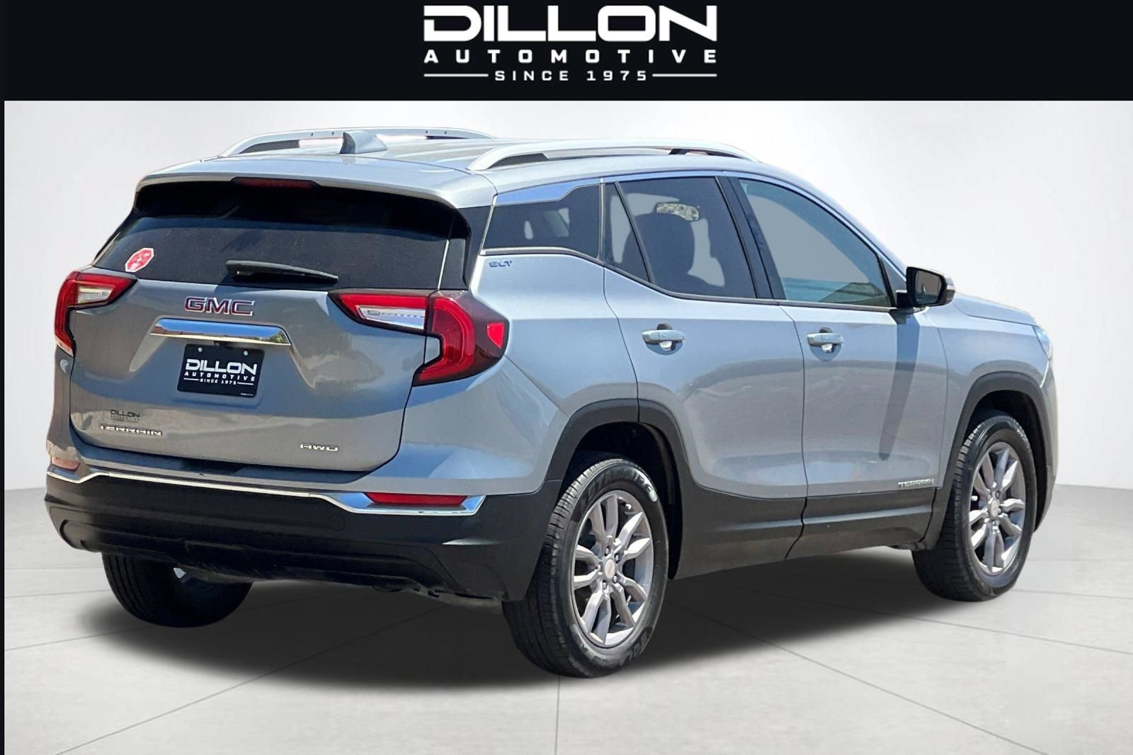 Used 2024 GMC Terrain SLT AWD/4WD image 4
