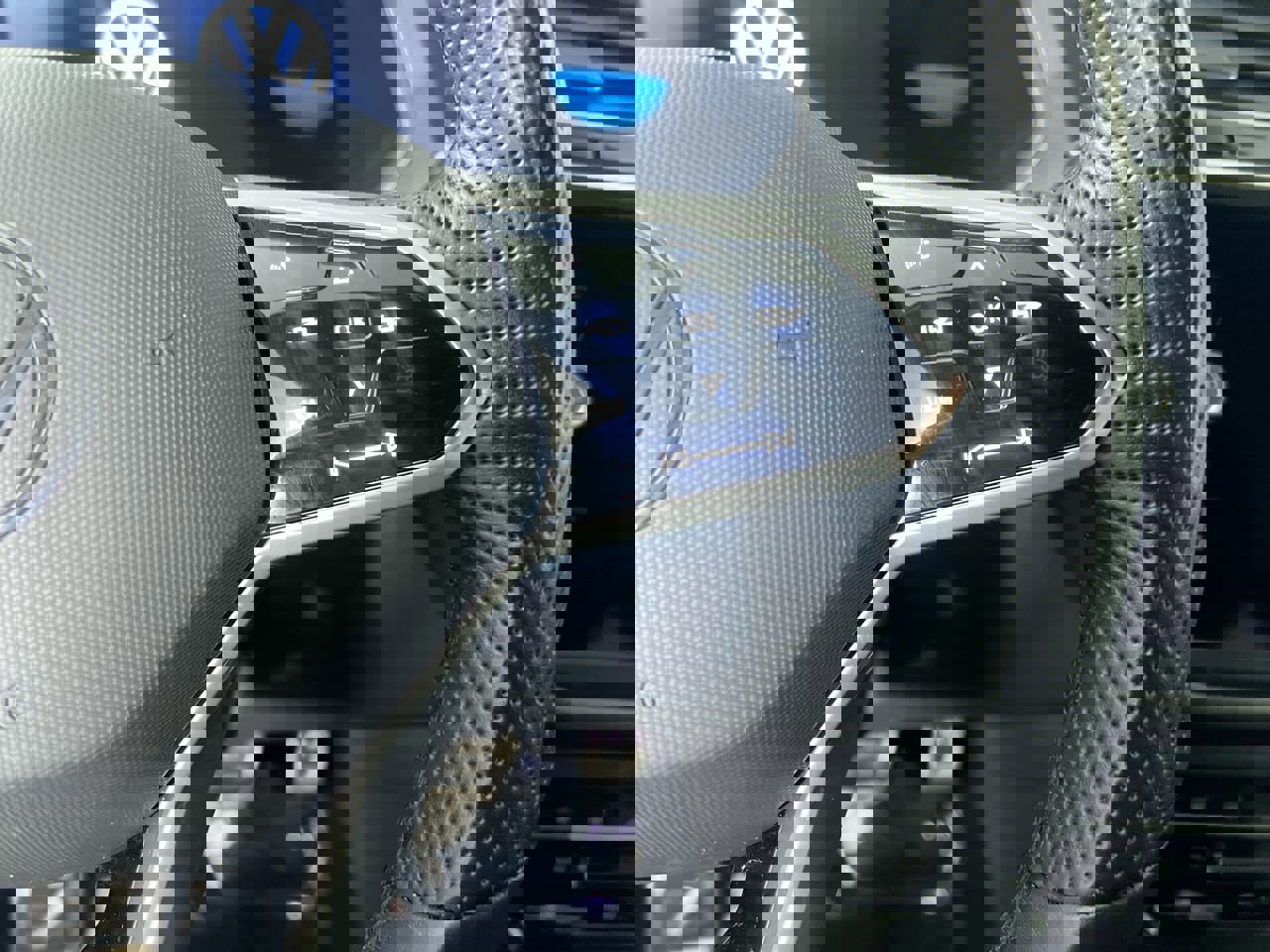 Used 2022 Volkswagen Tiguan SE R-Line image 19