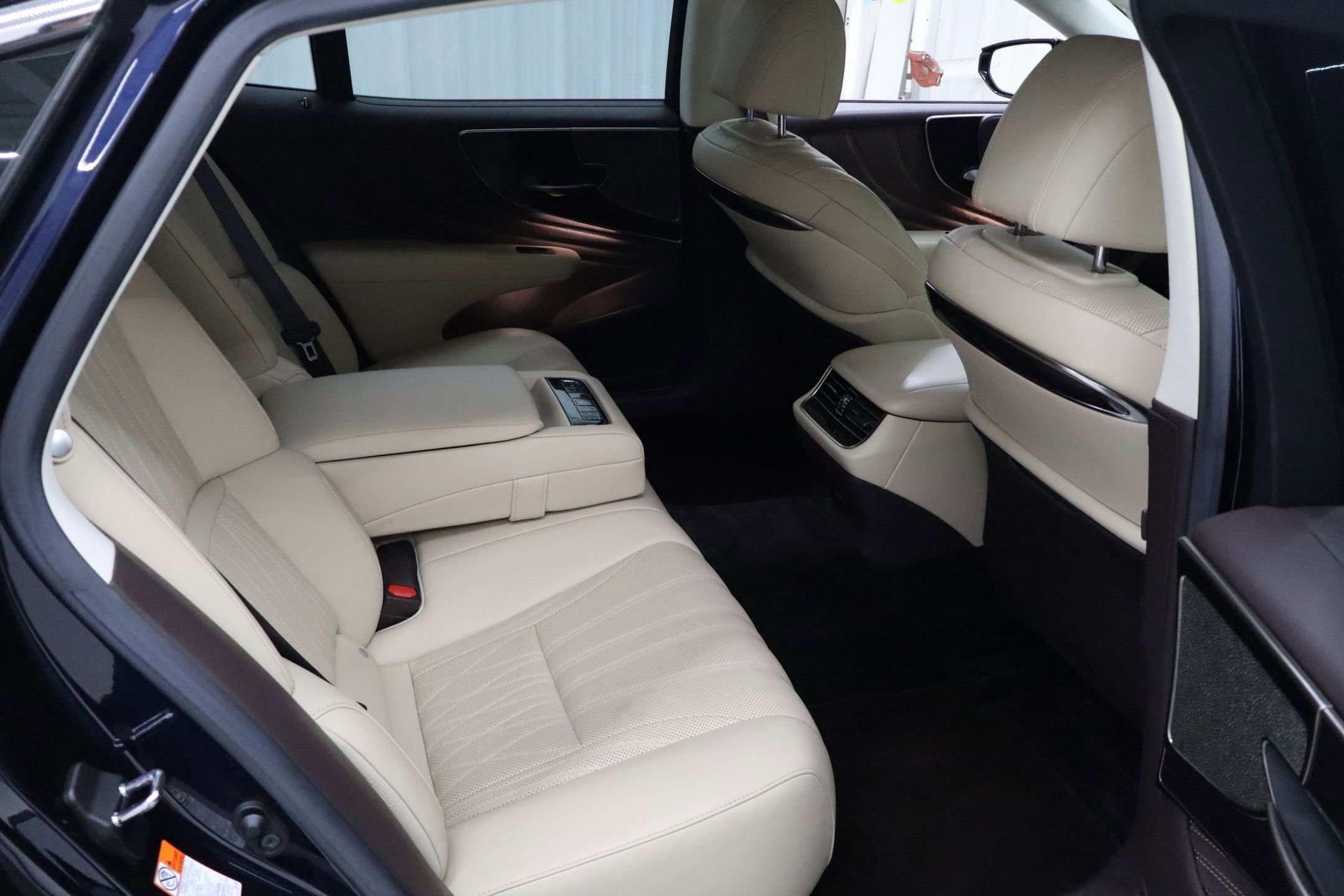 Used 2020 Lexus LS 500 w/ Interior Upgrade Package RWD image 32