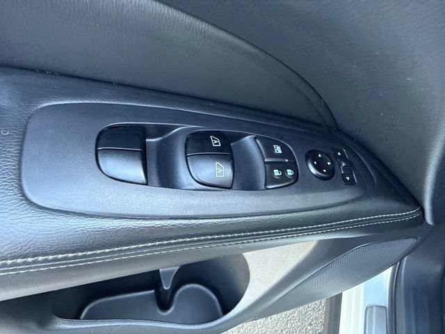 Used 2017 Nissan Pathfinder Platinum w/ Family Entertainment Package AWD/4WD image 27