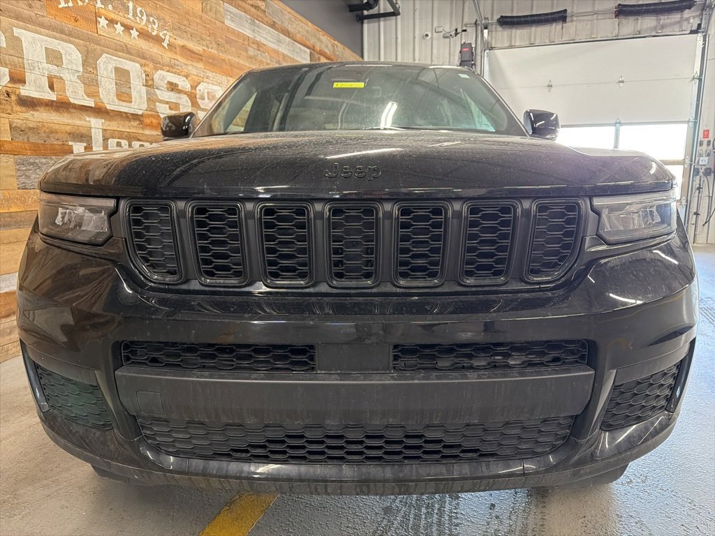 Used 2025 Jeep Grand Cherokee L Altitude image 6