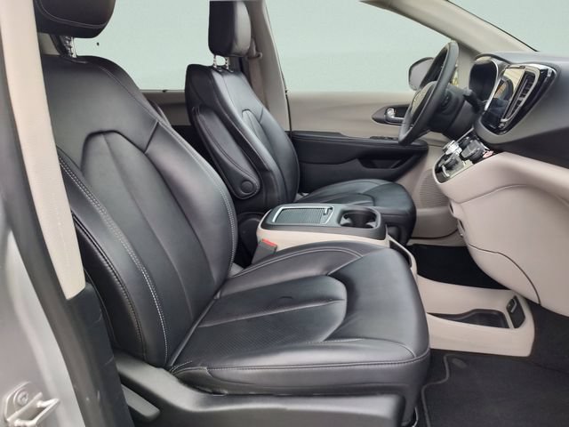 Certified 2024 Chrysler Pacifica Touring-L FWD image 27