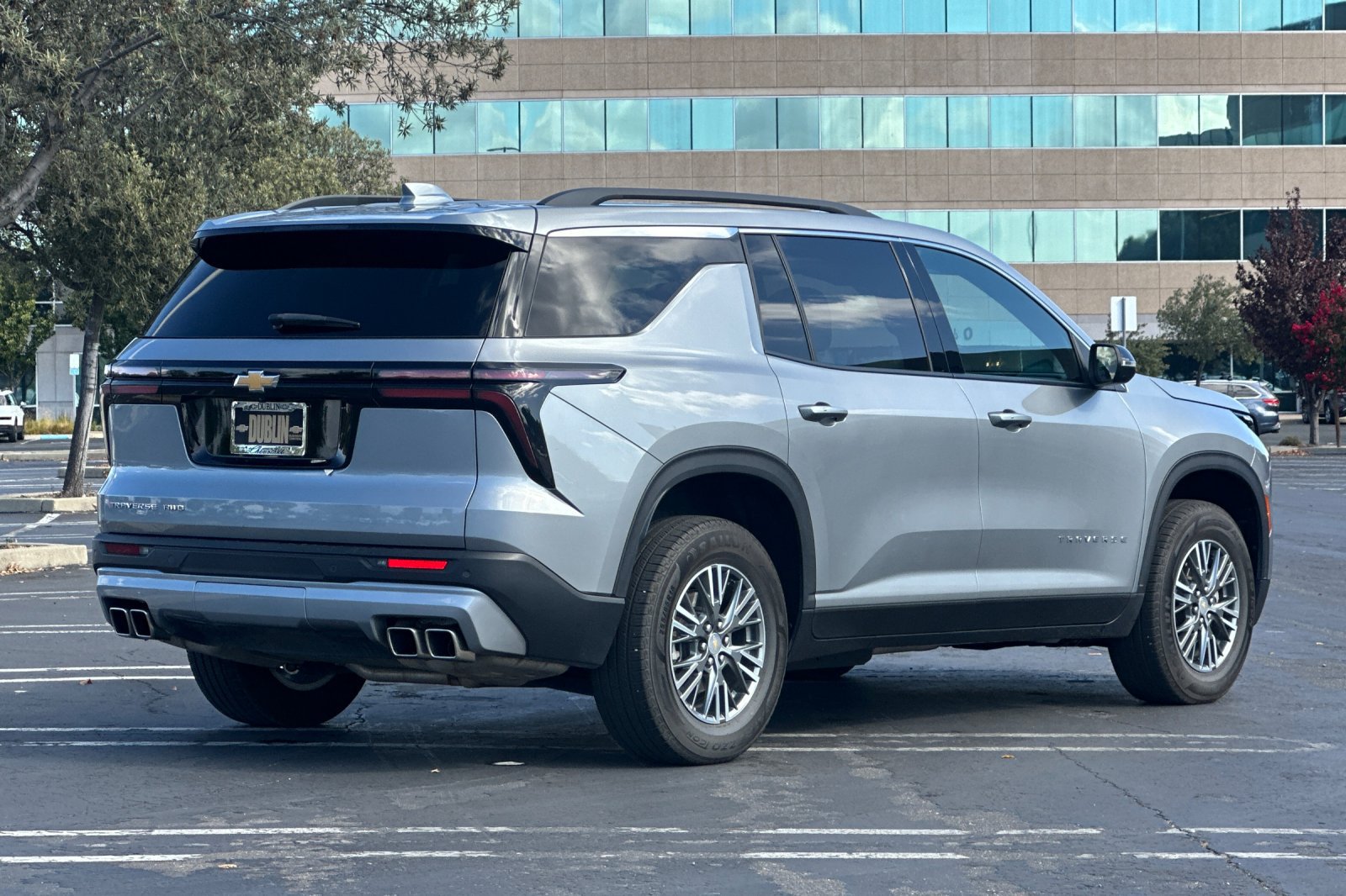Used 2025 Chevrolet Traverse LT AWD/4WD image 4