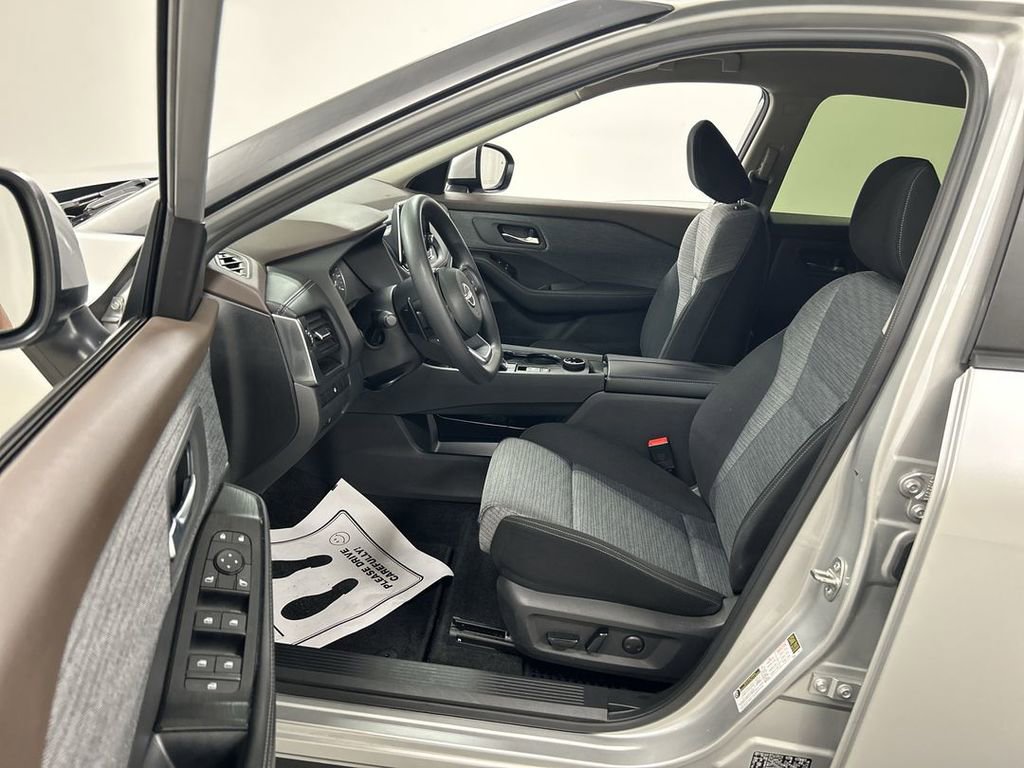Used 2023 Nissan Rogue SV AWD/4WD image 9