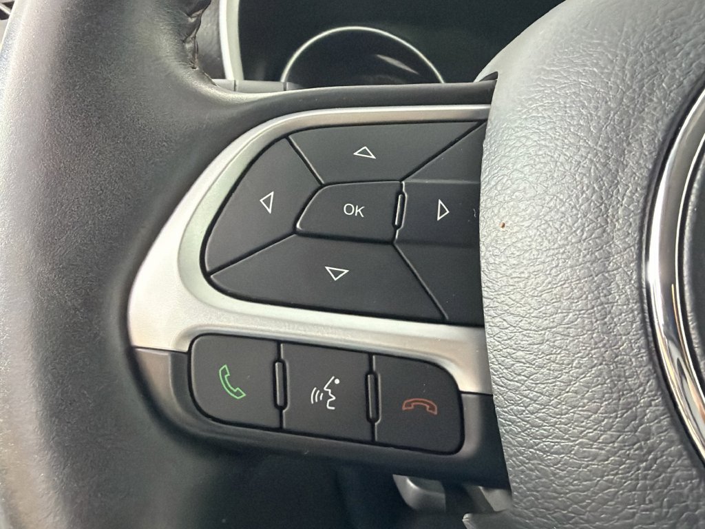 Used 2018 Jeep Compass Latitude w/ Popular Equipment Group AWD/4WD image 39