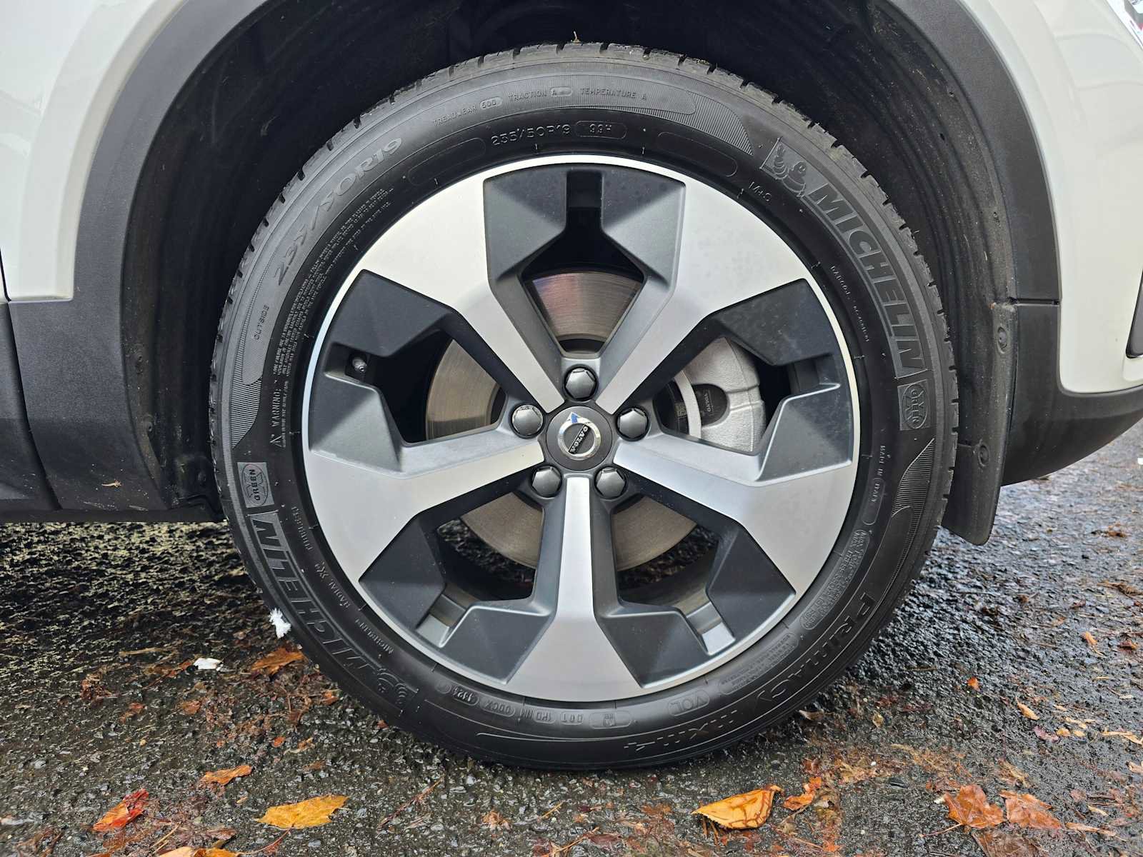 Used 2025 Volvo XC40 B5 Core w/ Protection Package Premier image 8