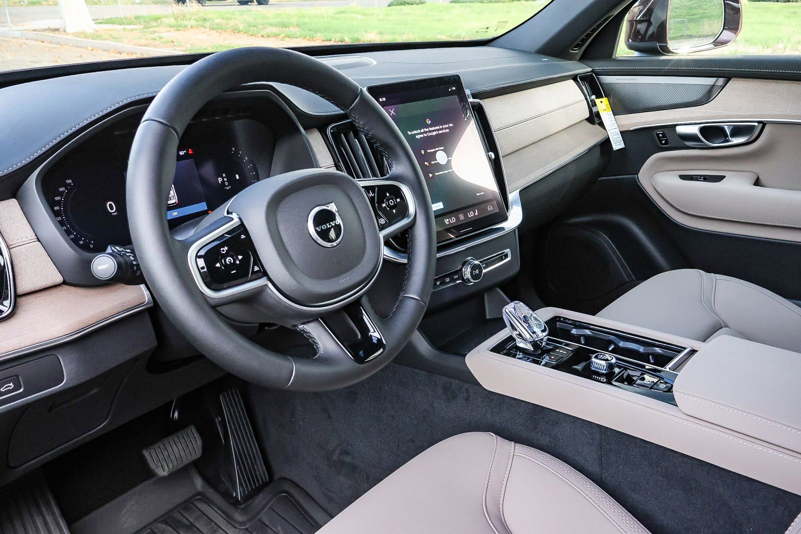 New 2026 Volvo XC90 B5 Plus w/ Protection Package image 28