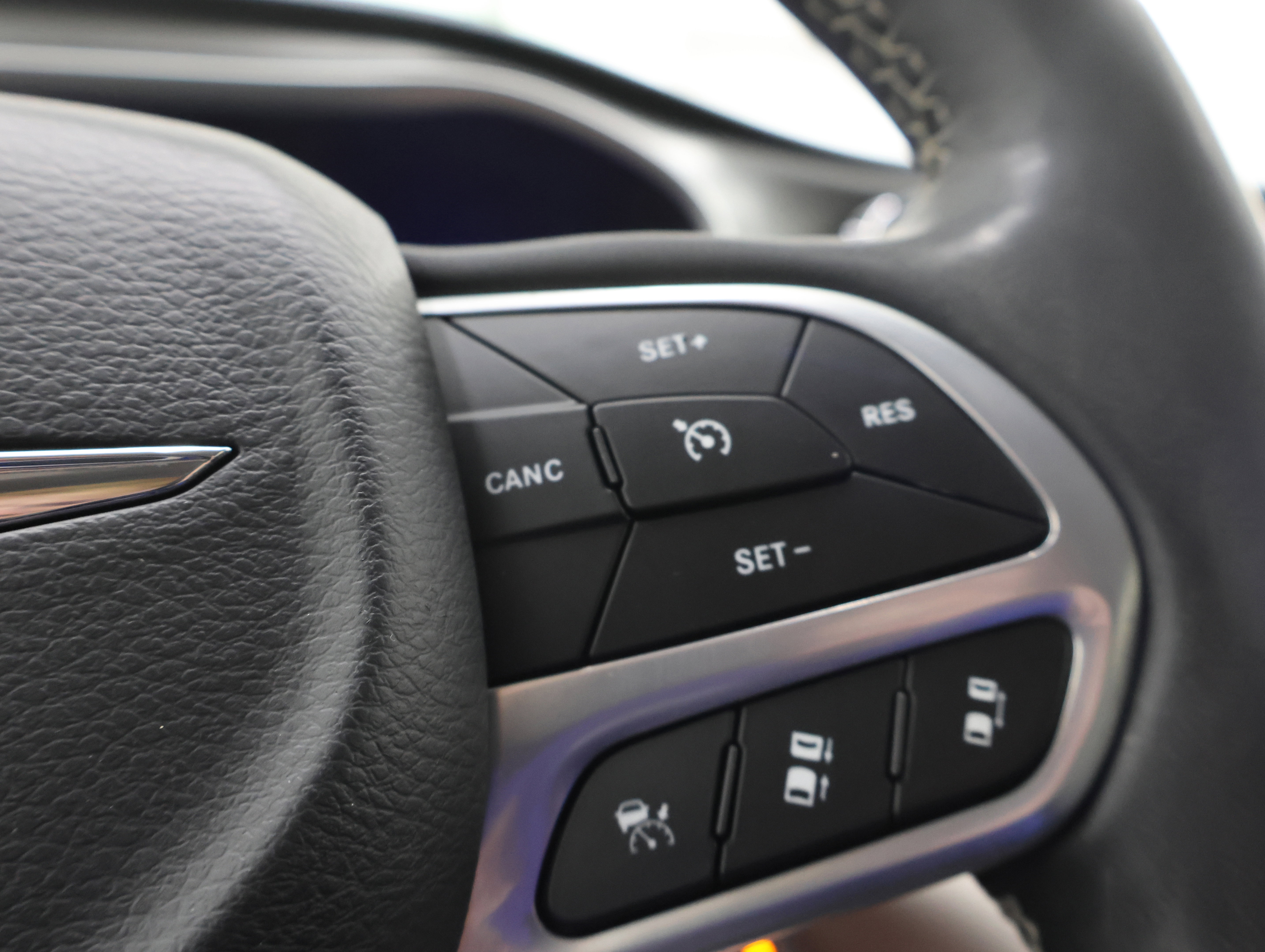 Used 2023 Chrysler Pacifica Touring-L AWD/4WD image 15