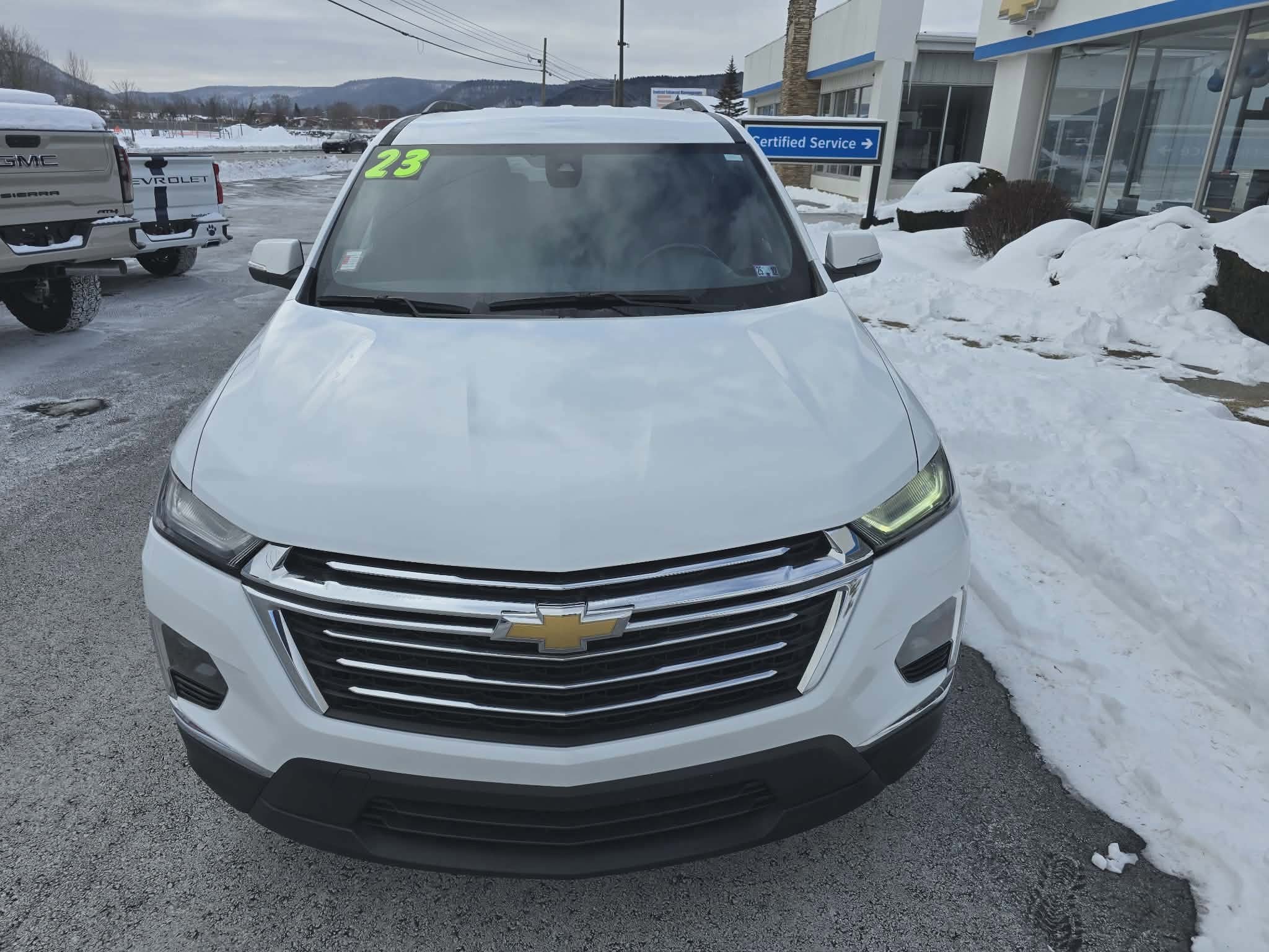 Used 2023 Chevrolet Traverse LT image 8