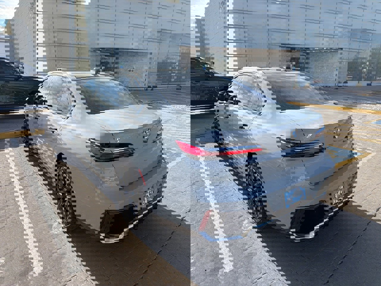 Used 2024 BMW i7 xDrive60 image 7