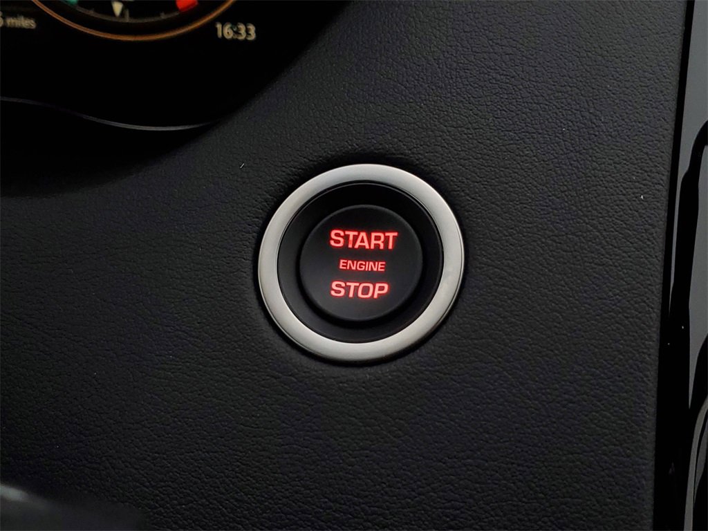 Used 2024 Jaguar E-PACE R-Dynamic SE image 17