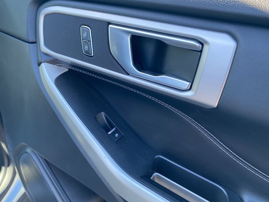 Used 2021 Ford Explorer XLT image 13