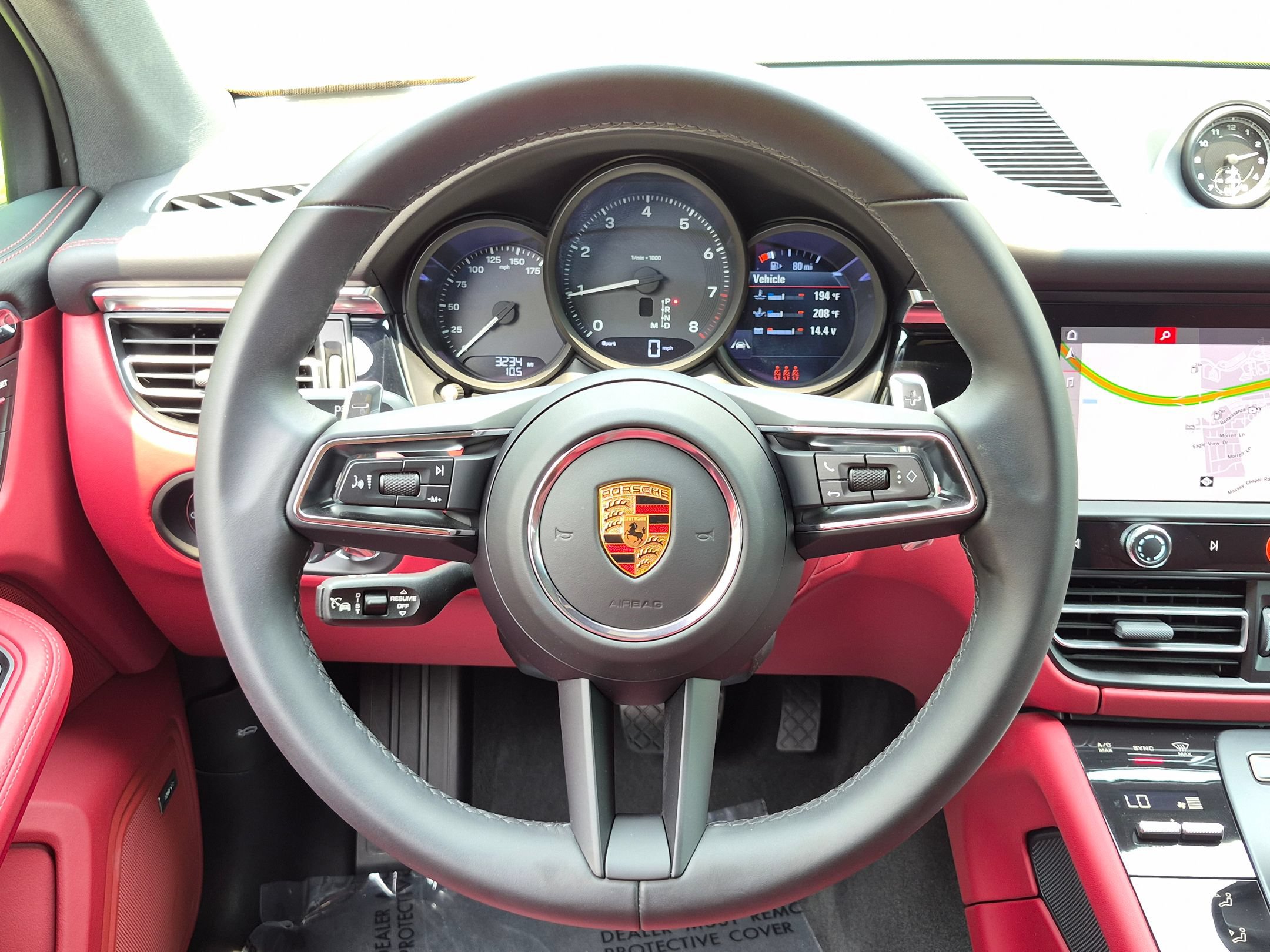 Certified 2026 Porsche Macan AWD/4WD image 8