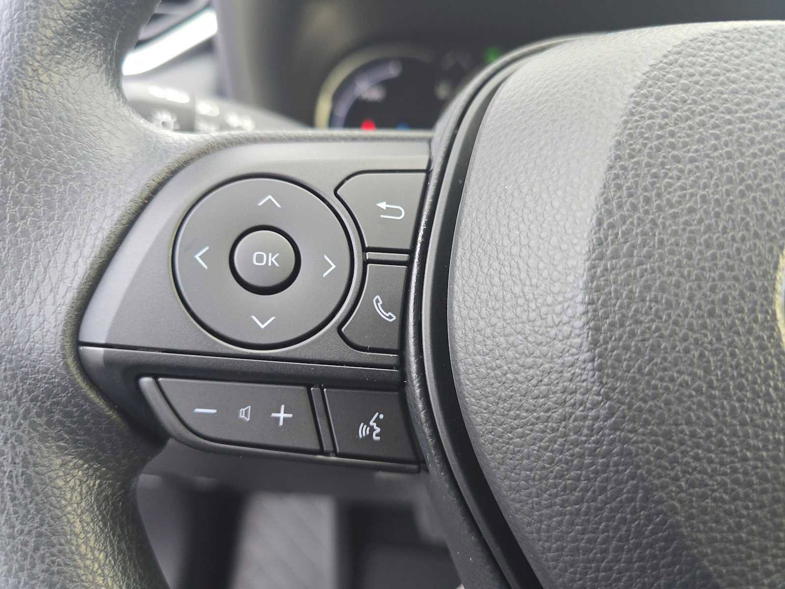 Certified 2025 Toyota RAV4 LE image 30