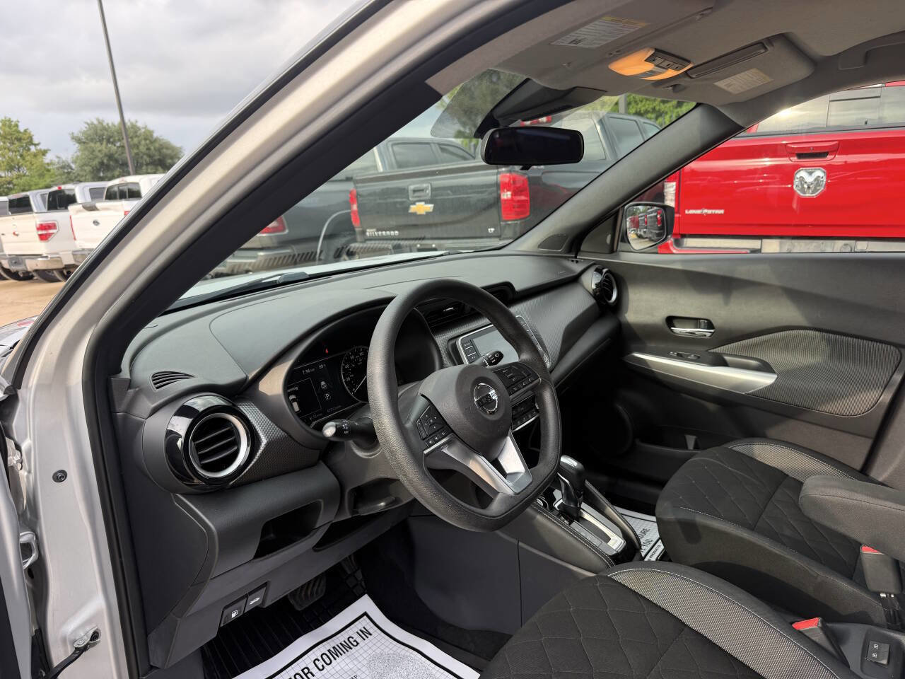 Used 2020 Nissan Kicks SV FWD image 6