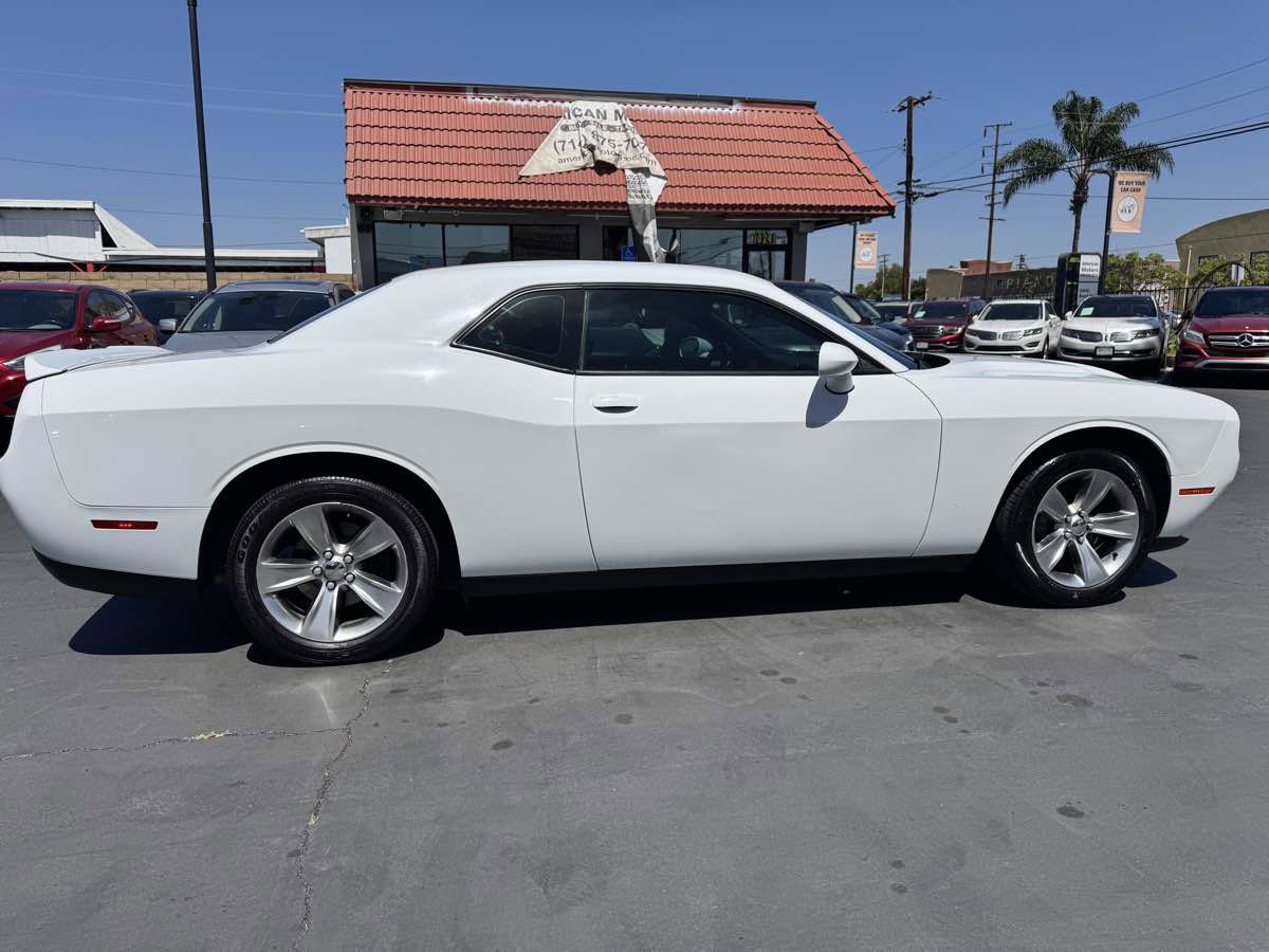 Used 2018 Dodge Challenger SXT RWD image 7