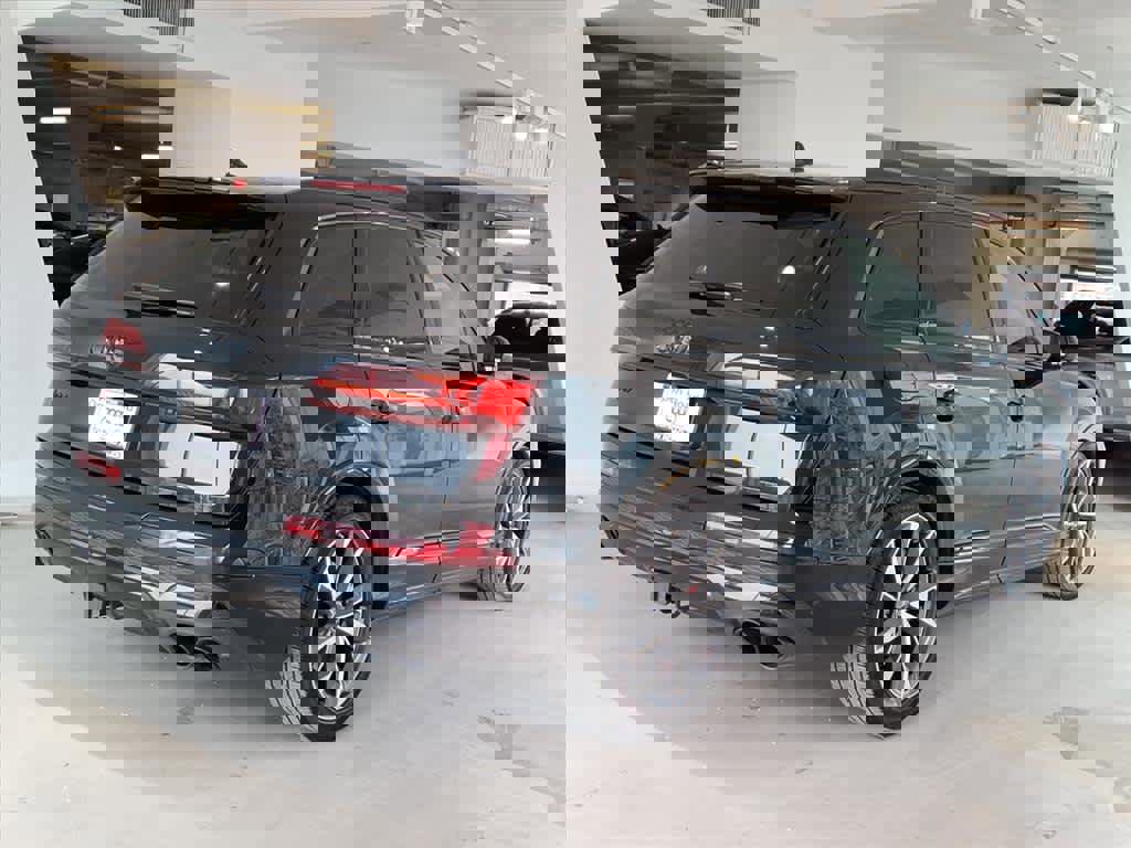 Used 2023 Audi SQ7 Premium Plus w/ Executive Package image 4