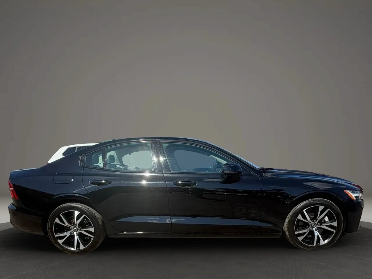 Used 2023 Volvo S60 B5 Plus AWD/4WD image 3