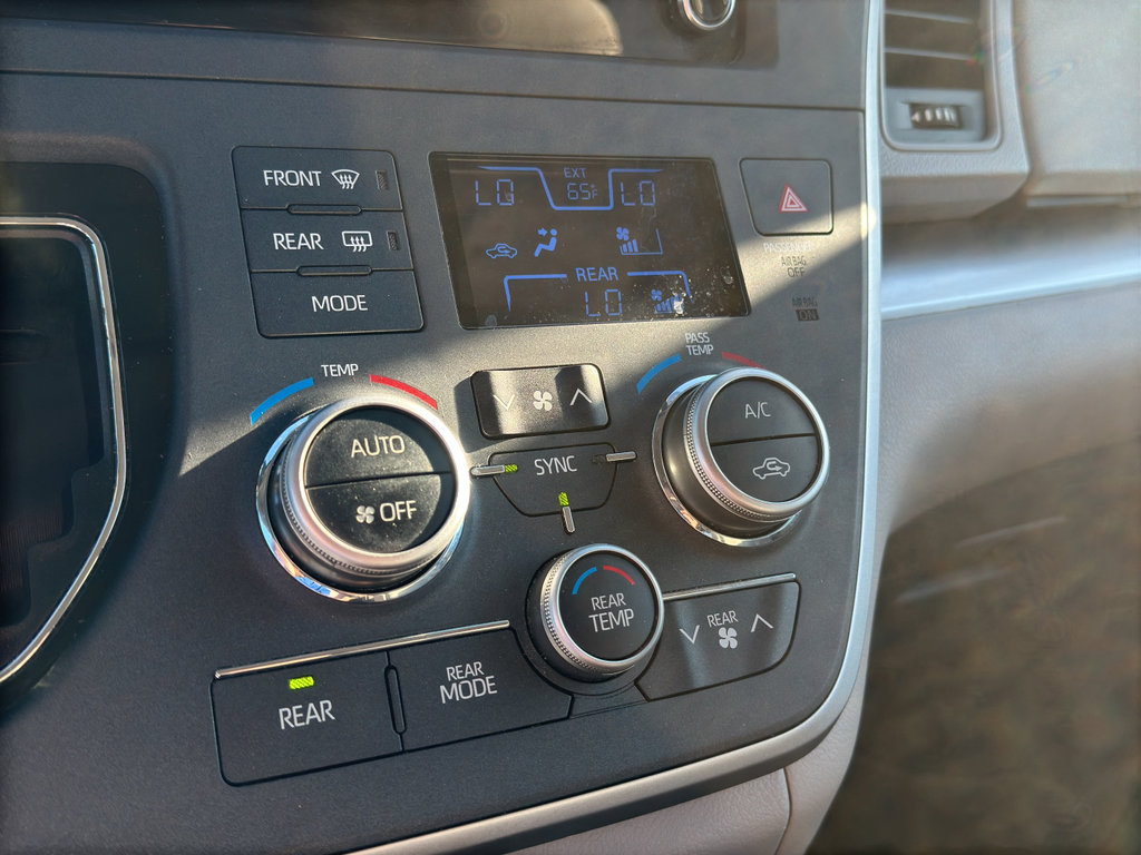 Used 2020 Toyota Sienna L image 24