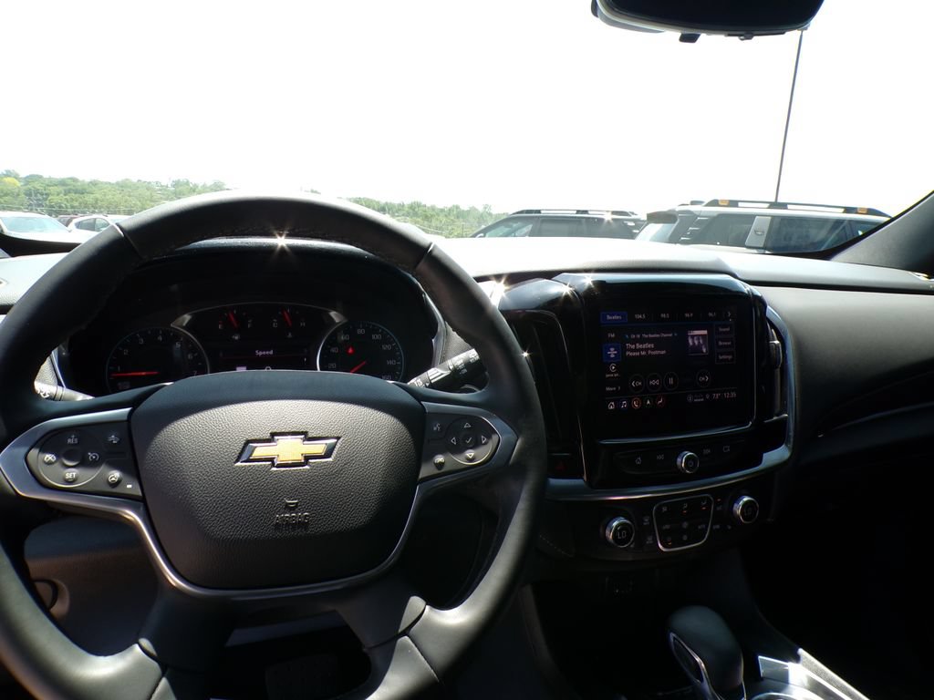 Used 2023 Chevrolet Traverse LT w/ LT Premium Package AWD/4WD image 10