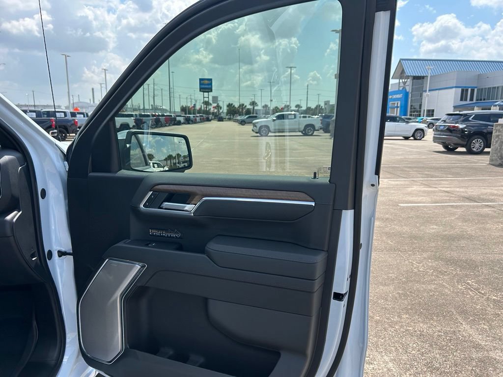 New 2026 Chevrolet Silverado 1500 High Country AWD/4WD image 11