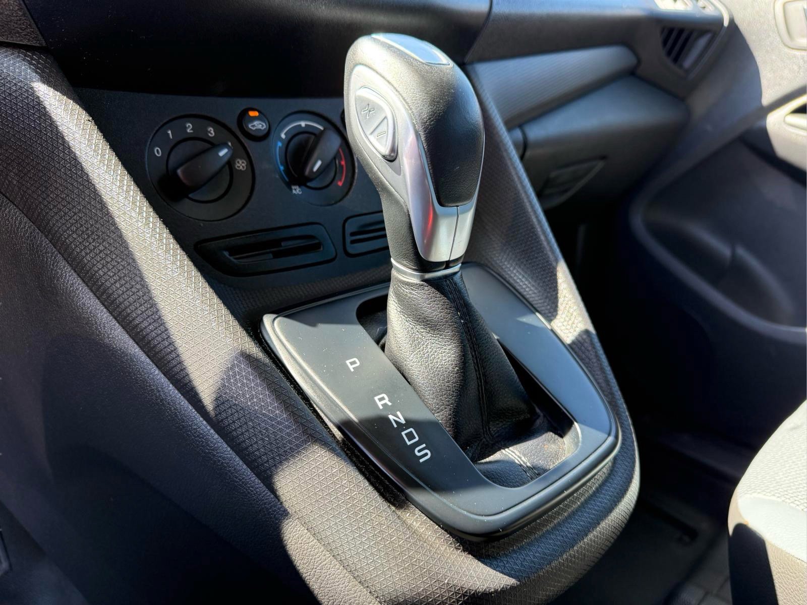 Used 2015 Ford Transit Connect XL FWD image 30