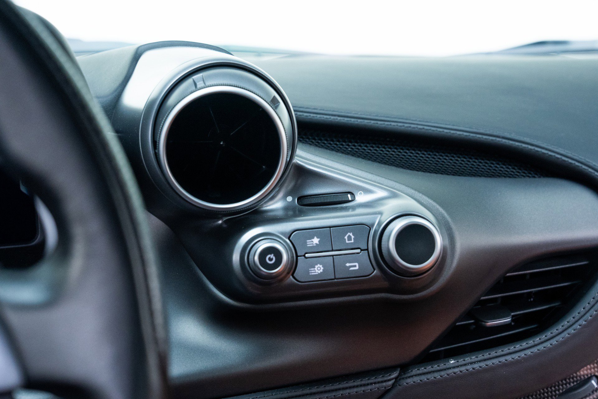 Used 2020 Ferrari F8 Tributo image 42