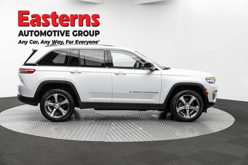 Used 2023 Jeep Grand Cherokee 4WD 4xe image 4