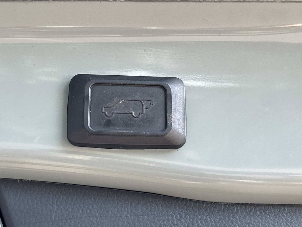 Used 2021 Toyota RAV4 XLE w/ Convenience Package FWD image 12