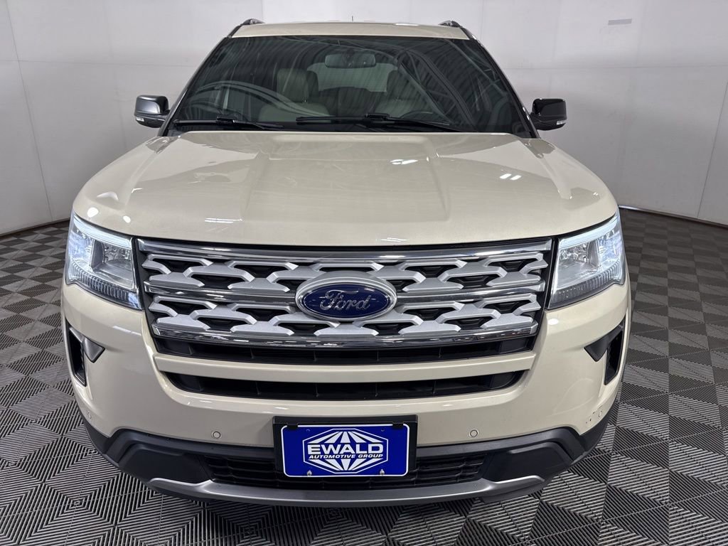Used 2018 Ford Explorer XLT w/ Equipment Group 202A FWD image 3