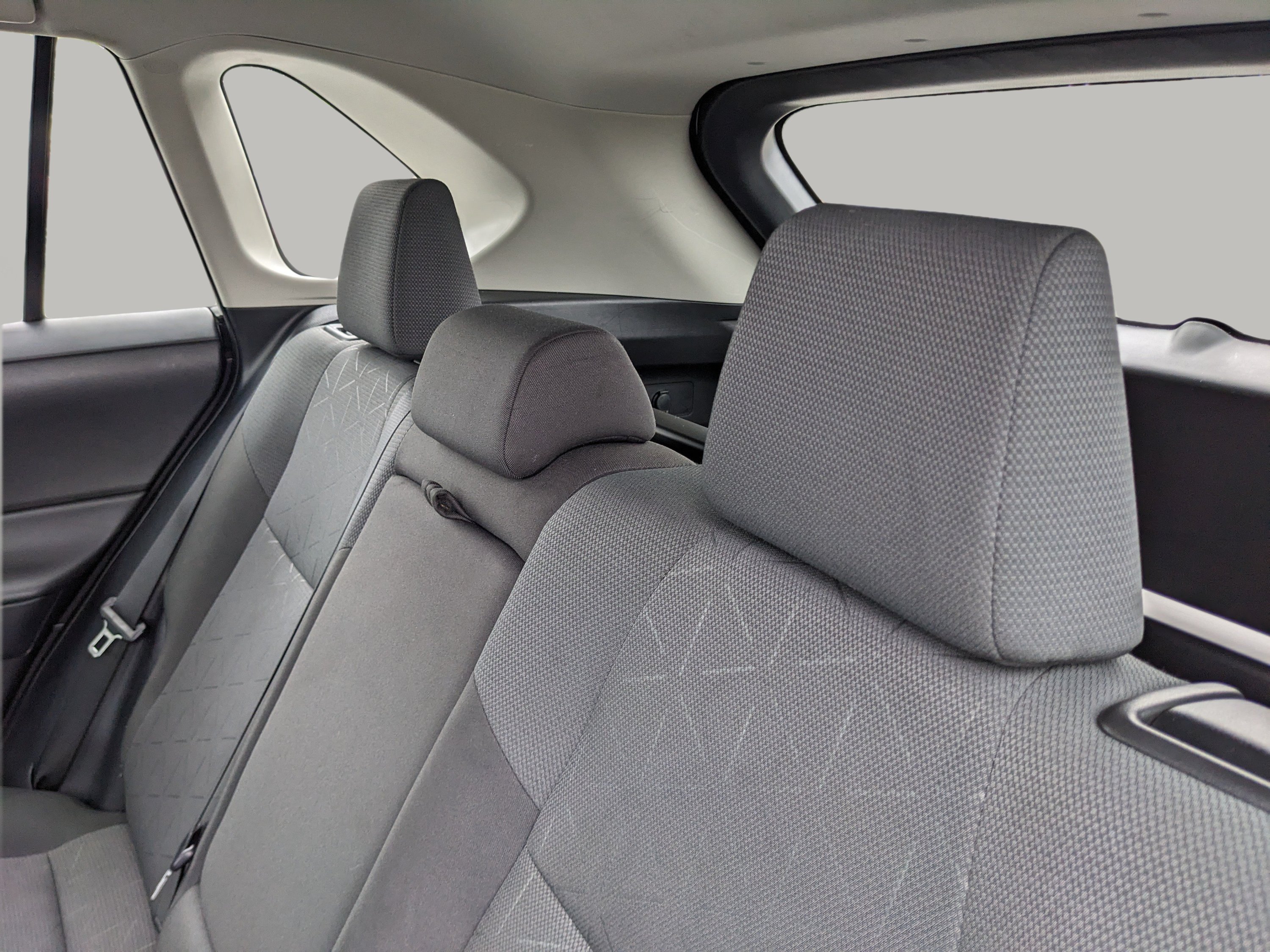 Used 2025 Toyota RAV4 XLE FWD image 18