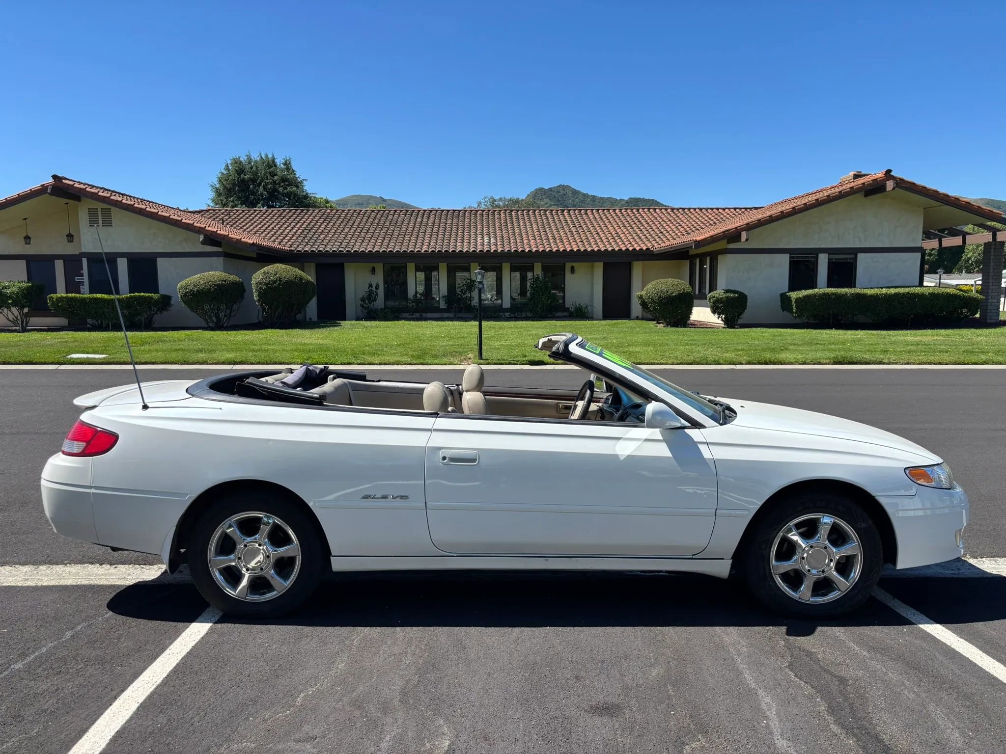 Used 2001 Toyota Solara SLE FWD image 3
