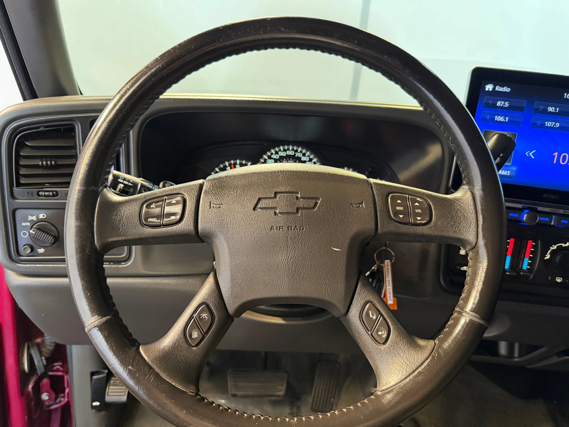 Used 2005 Chevrolet Silverado 1500 LS w/ Light Duty Power Package AWD/4WD image 13
