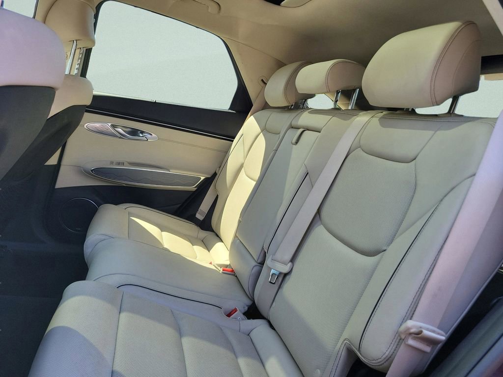 Used 2022 Genesis GV70 2.5T w/ Advanced Package image 10