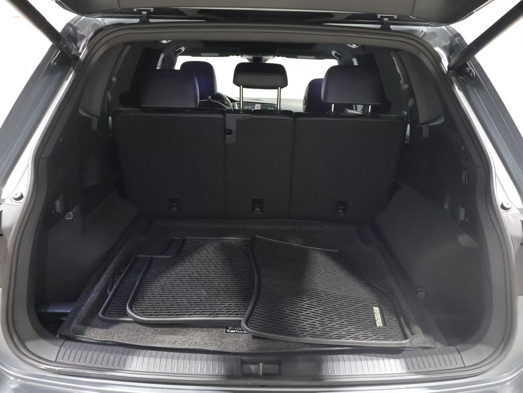 Used 2024 Volkswagen Tiguan SEL R-Line AWD/4WD image 4