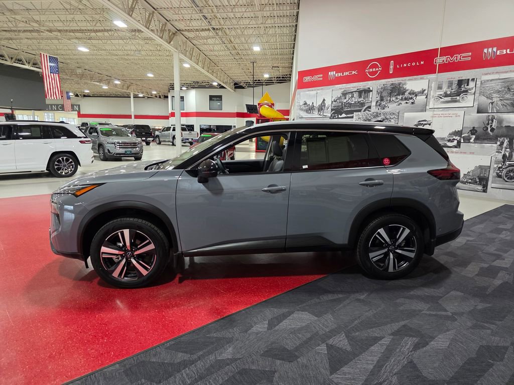 Used 2025 Nissan Rogue SL w/ SL Premium Package image 7