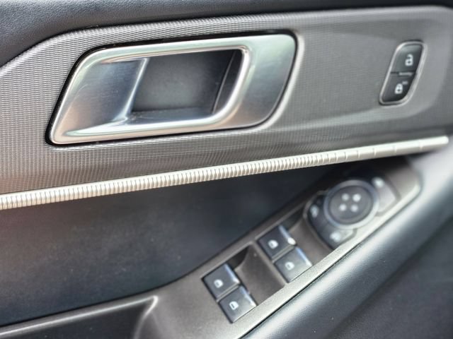 Used 2025 Ford Explorer ST-Line w/ ST-Line Street Pack AWD/4WD image 21