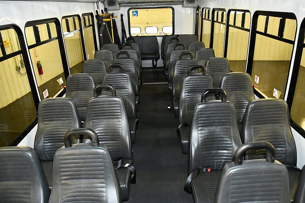 Used 2017 Ford F550 2WD Regular Cab Super Duty image 22