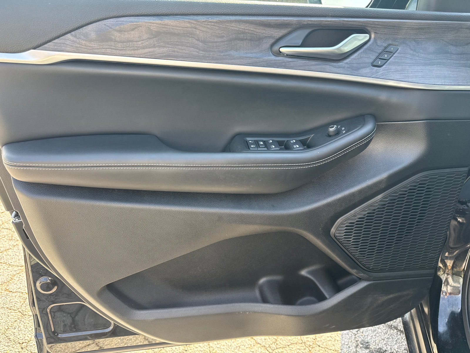 Certified 2024 Jeep Grand Cherokee Limited image 10